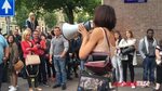 💔 Девчонка на публике позволяет прохожим трогать ее прелести